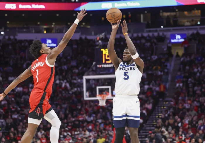 马利克·比斯利挑战安东尼·爱德华兹 - 狼队球星创造 NBA 历史 马利克·比斯利挑战安东尼·爱德华兹 - 狼队球星创造 NBA 历史