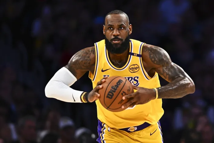 NBA-湖人公布季后赛15人名单:东契奇詹姆斯领衔 两将缺席引关注 NBA-湖人公布季后赛15人名单:东契奇詹姆斯领衔 两将缺席引关注